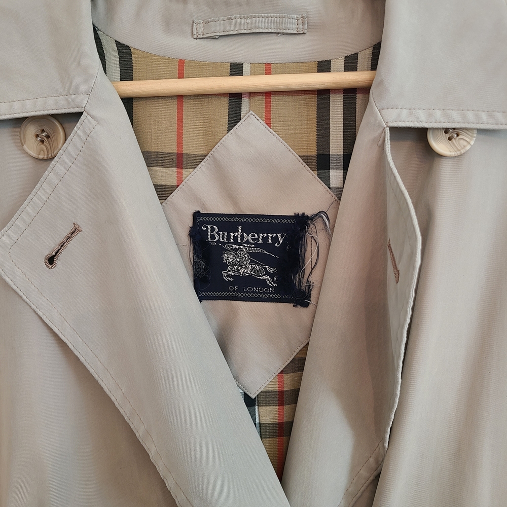 Burberry Beige Trench Coat with Classic Nova Check Lining - Picture 3 of 8
